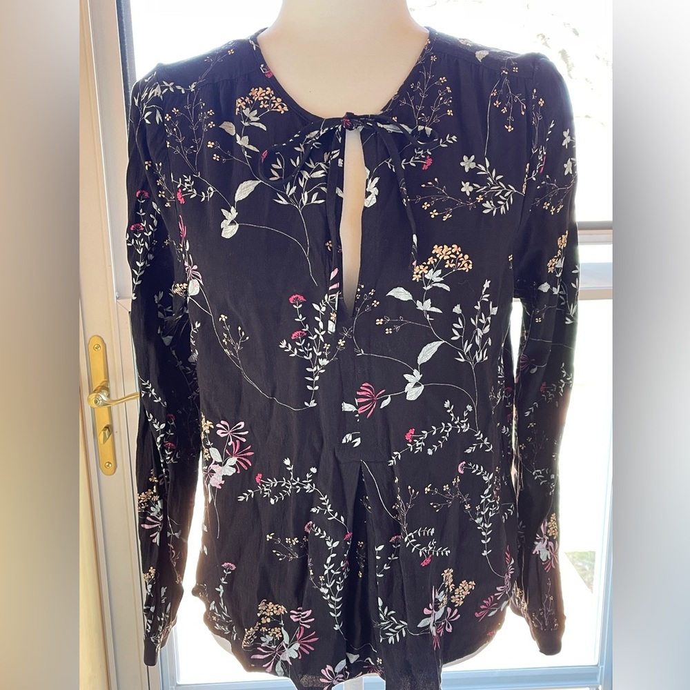Lucky Brand Boho Flowy Top Size Small Black Floral Print Long Sleeve Pullover